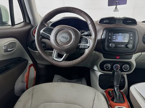 Used 2017 Jeep Renegade Latitude FWD image 25
