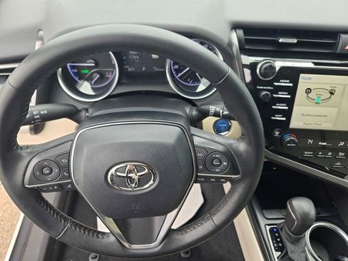 Used 2020 Toyota Camry XLE image 27