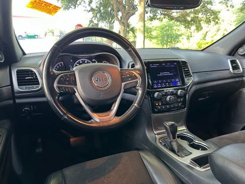 Used 2020 Jeep Grand Cherokee Altitude RWD image 13