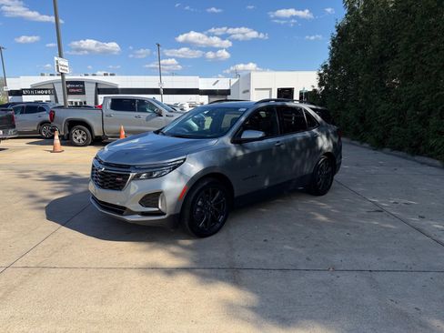 Used 2023 Chevrolet Equinox RS FWD image 7