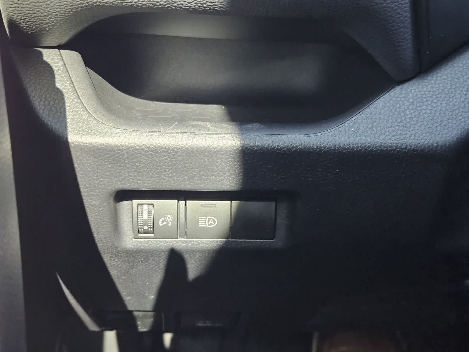 Used 2024 Toyota RAV4 XLE FWD image 20