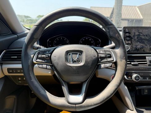 Used 2018 Honda Accord Touring image 11