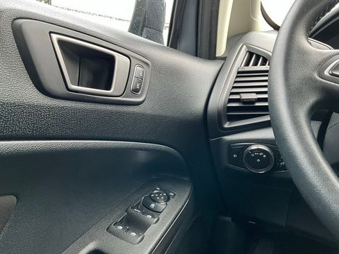 Used 2020 Ford EcoSport SE w/ SE Convenience Package image 24