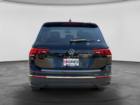 Used 2023 Volkswagen Tiguan SE AWD/4WD image 8