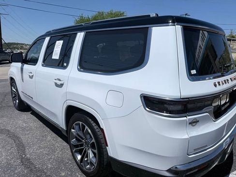 Used 2022 Jeep Grand Wagoneer Series III w/ Rear Seat Video Group 1 AWD/4WD image 16