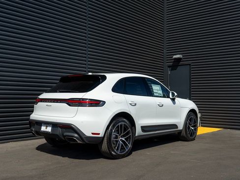 Certified 2026 Porsche Macan AWD/4WD image 9