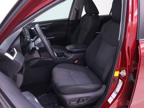 Used 2019 Toyota RAV4 XLE w/ Convenience Package AWD/4WD image 4