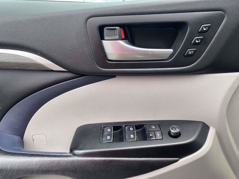 Used 2017 Toyota Highlander Limited FWD image 18
