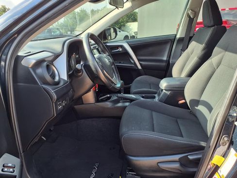 Used 2017 Toyota RAV4 XLE FWD image 11