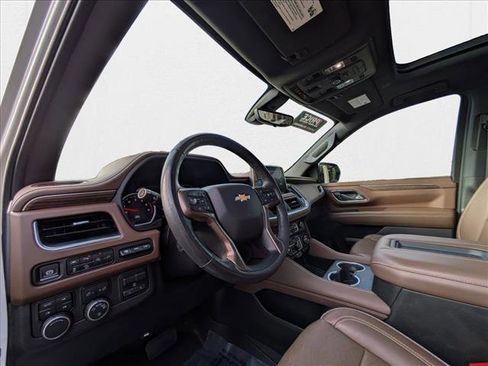 Used 2021 Chevrolet Tahoe High Country w/ Premium Package image 16