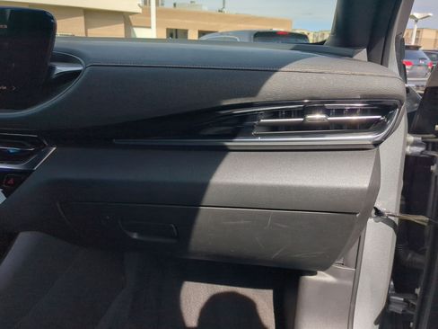 Used 2024 Buick Envista Avenir FWD image 31