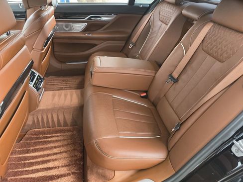 Used 2018 BMW 750i image 35