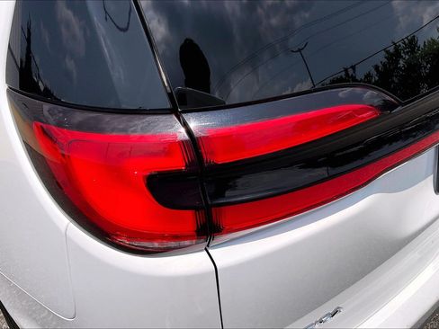 Used 2024 Chrysler Pacifica Touring-L FWD image 33