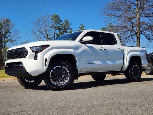 Used 2024 Toyota Tacoma TRD Sport AWD/4WD image 25