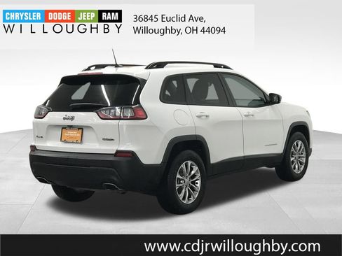 Certified 2022 Jeep Cherokee Latitude Lux w/ Sun & Sound Group image 8