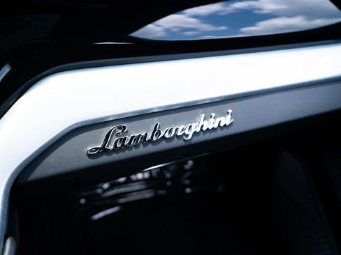 Used 2021 Lamborghini Urus AWD/4WD image 48