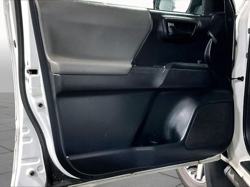 Certified 2019 Toyota Tacoma SR AWD/4WD image 18