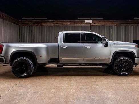 Used 2026 Chevrolet Silverado 3500 High Country w/ High Country Premium Package AWD/4WD image 11