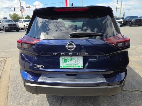 New 2026 Nissan Rogue SV FWD image 9