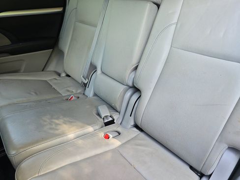 Used 2017 Toyota Highlander XLE FWD image 24