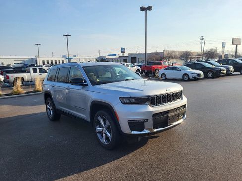 Used 2021 Jeep Grand Cherokee L Limited w/ Luxury Tech Group II image 1