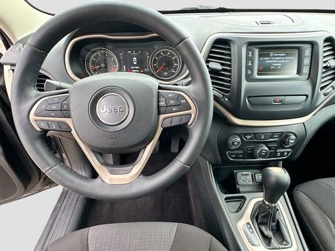 Used 2015 Jeep Cherokee Latitude image 12