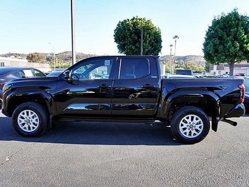 Used 2025 Toyota Tacoma SR5 AWD/4WD image 8