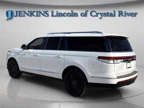 Certified 2023 Lincoln Navigator L Reserve image 13