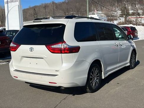 Used 2018 Toyota Sienna XLE w/ XLE Navigation Package image 8