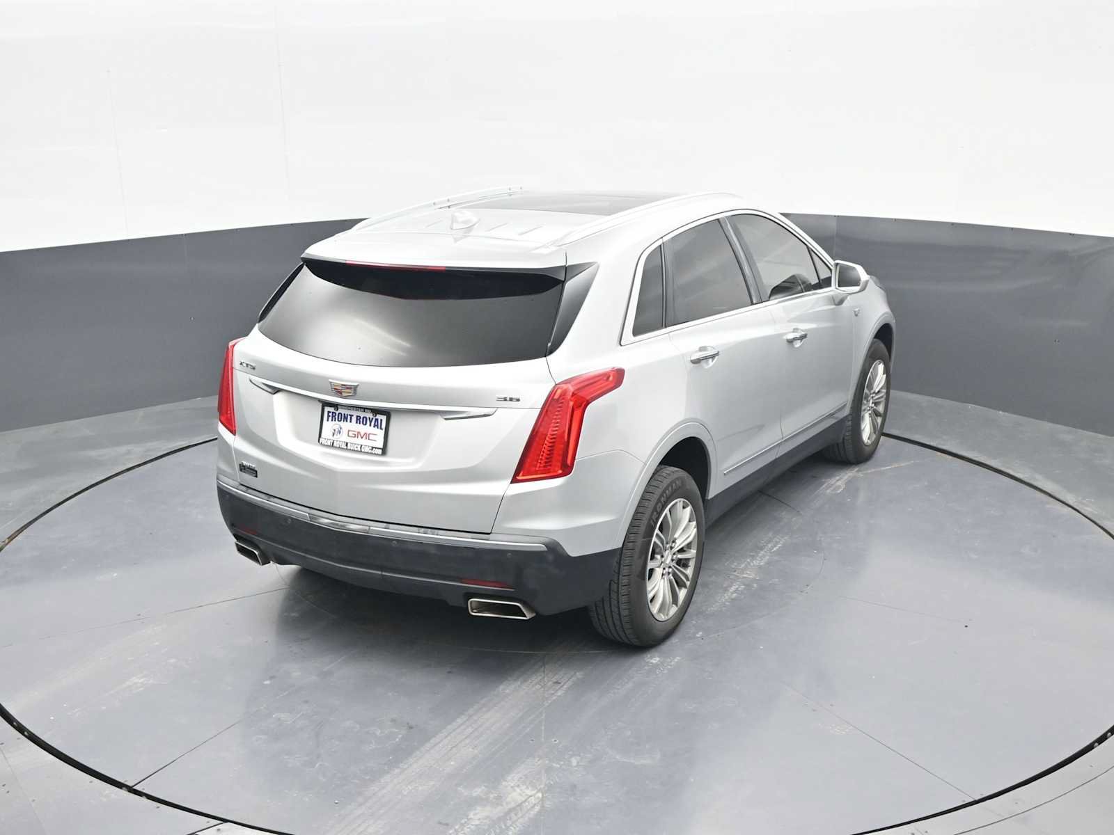 Used 2017 Cadillac XT5 Luxury w/ Driver Awareness Package AWD/4WD image 38
