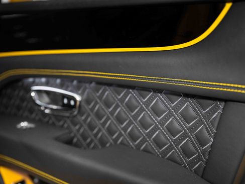 Used 2024 Bentley Bentayga Azure V8 image 48