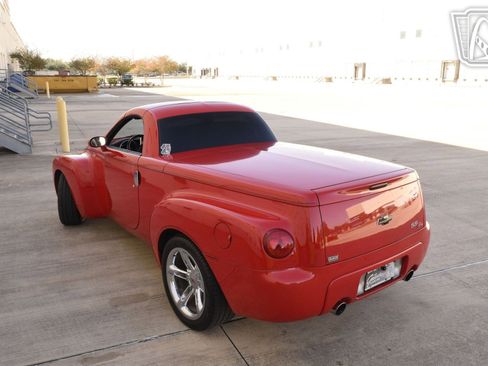 Used 2005 Chevrolet SSR w/ Preferred Equipment Group image 27