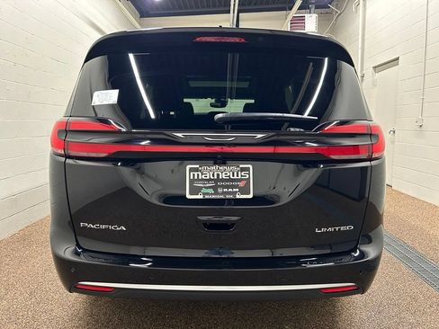 New 2027 Chrysler Pacifica Limited FWD image 3