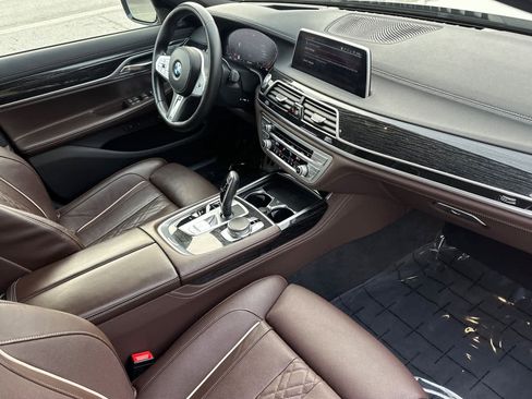 Used 2022 BMW 740i w/ M Sport Package image 16