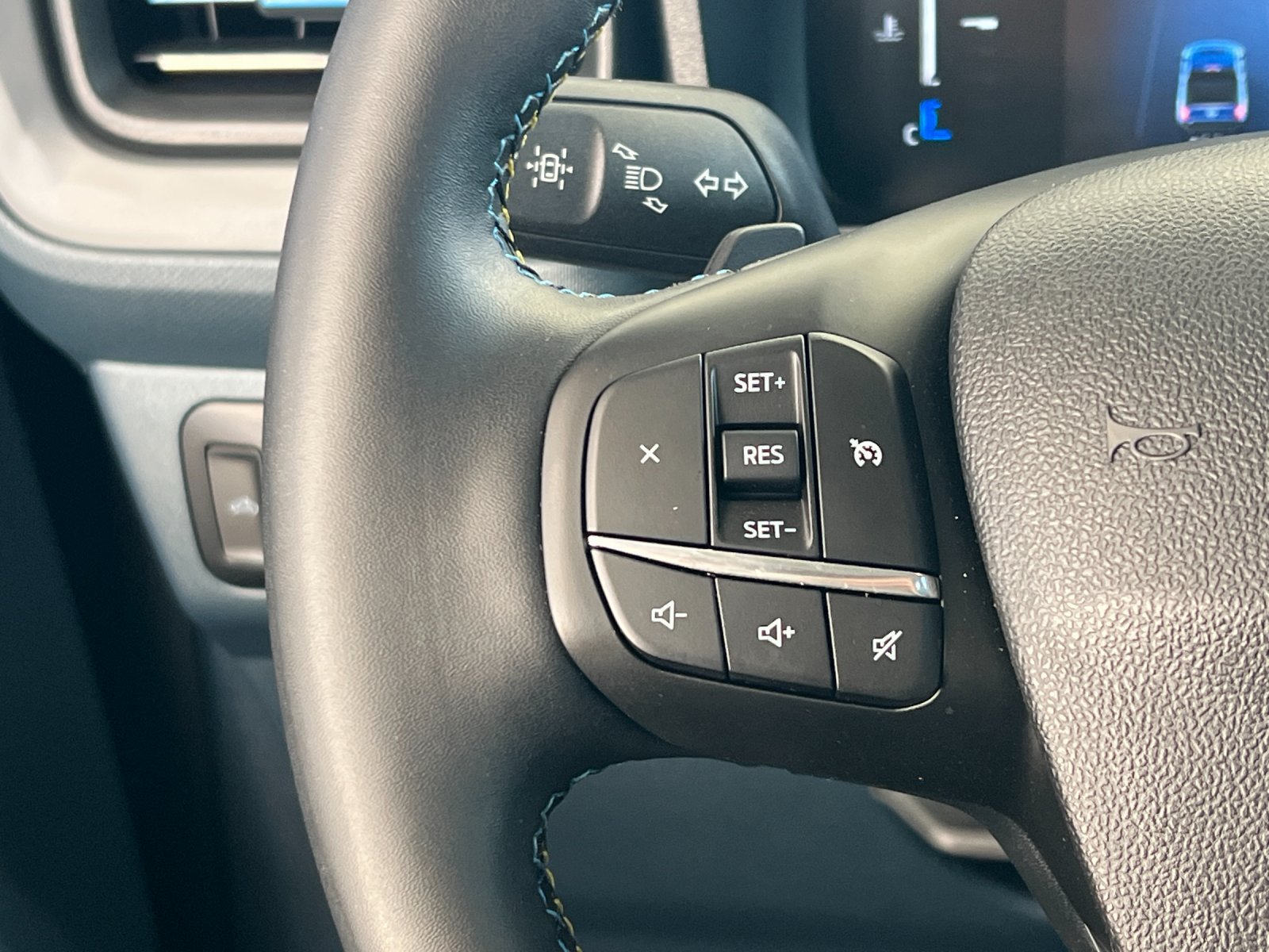 Used 2025 Ford Maverick Lobo AWD/4WD image 26