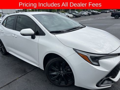 Used 2025 Toyota Corolla XSE FWD image 3