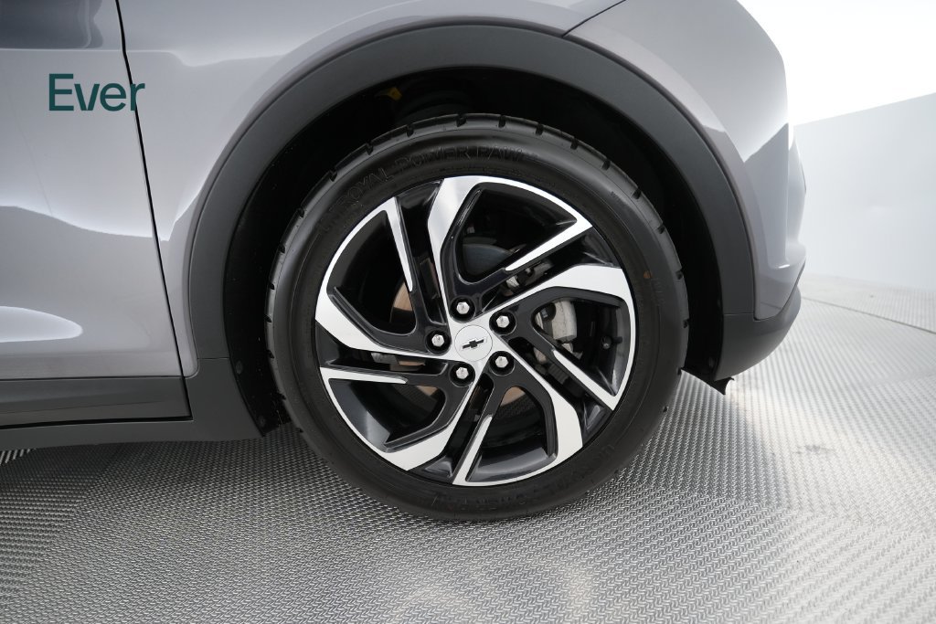 Used 2022 Chevrolet Bolt LT w/ Infotainment Package FWD image 19