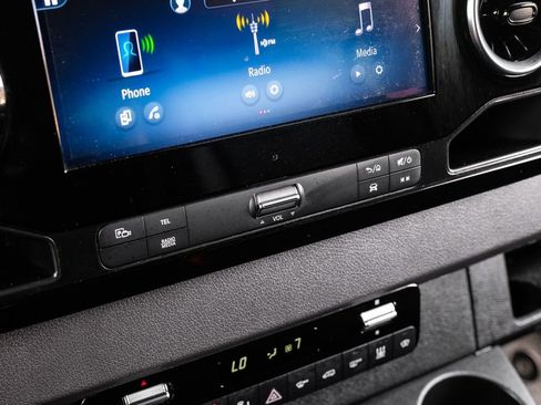 Used 2025 Mercedes-Benz Sprinter 2500 w/ Dashboard Charging Package image 21