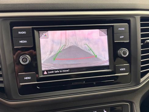 Used 2022 Volkswagen Atlas Cross Sport SE FWD image 33