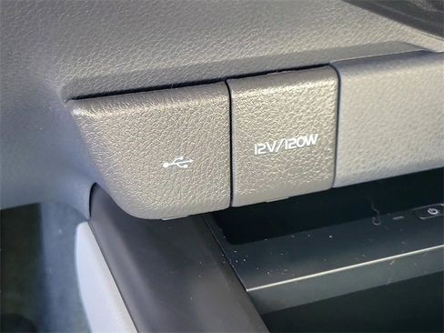 Used 2023 Toyota Camry XLE image 29