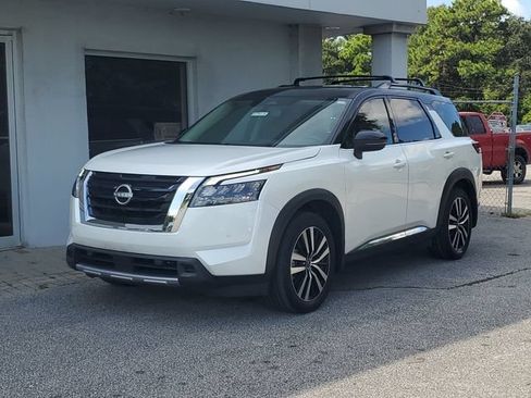 Certified 2025 Nissan Pathfinder Platinum FWD image 13