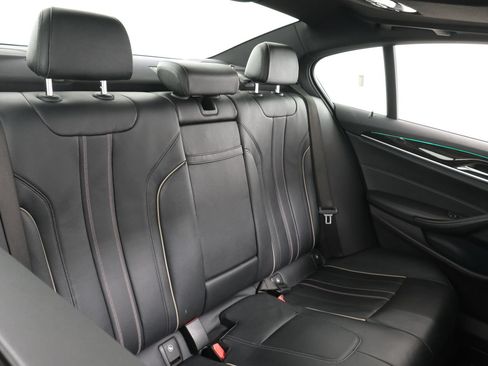 Used 2019 BMW 530e xDrive w/ Premium Package AWD/4WD image 42