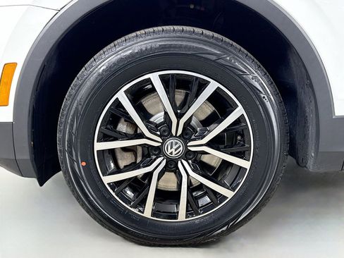 Used 2021 Volkswagen Tiguan SE w/ Panoramic Sunroof Package AWD/4WD image 29