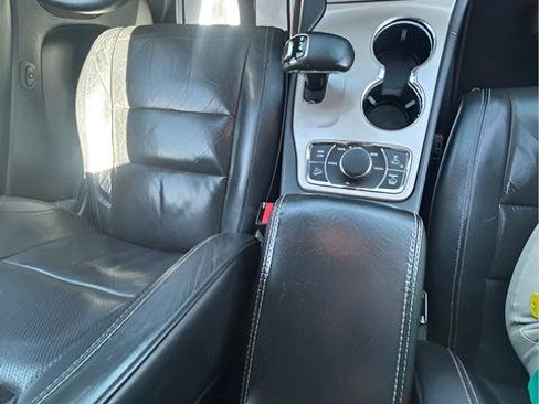 Used 2014 Jeep Grand Cherokee Overland AWD/4WD image 22