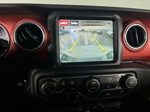 Certified 2022 Jeep Gladiator Rubicon w/ Cold Weather Group image 19