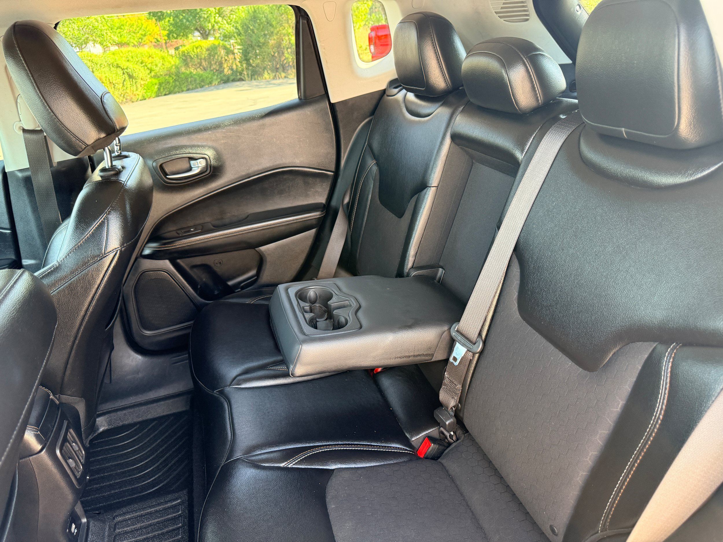 Used 2018 Jeep Compass Latitude AWD/4WD image 12