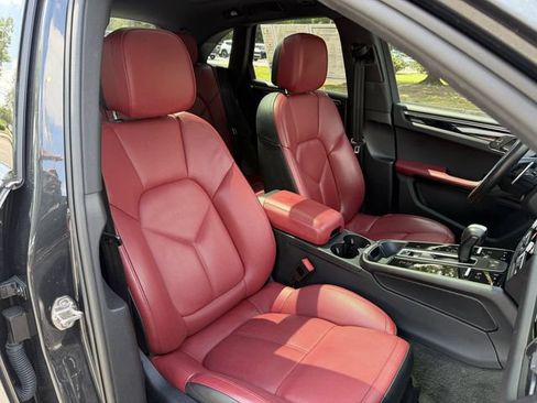 Used 2023 Porsche Macan AWD/4WD image 36