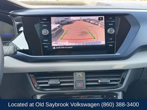 Certified 2023 Volkswagen Taos SE w/ Panoramic Sunroof Package image 32
