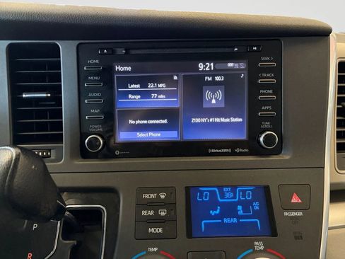 Used 2019 Toyota Sienna LE FWD image 56