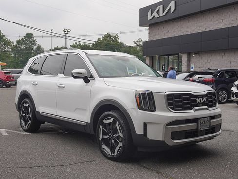 Used 2024 Kia Telluride S AWD/4WD image 2